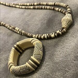 Vintage Gray Beaded Necklace and Bracelet Set. Excellent Condition.